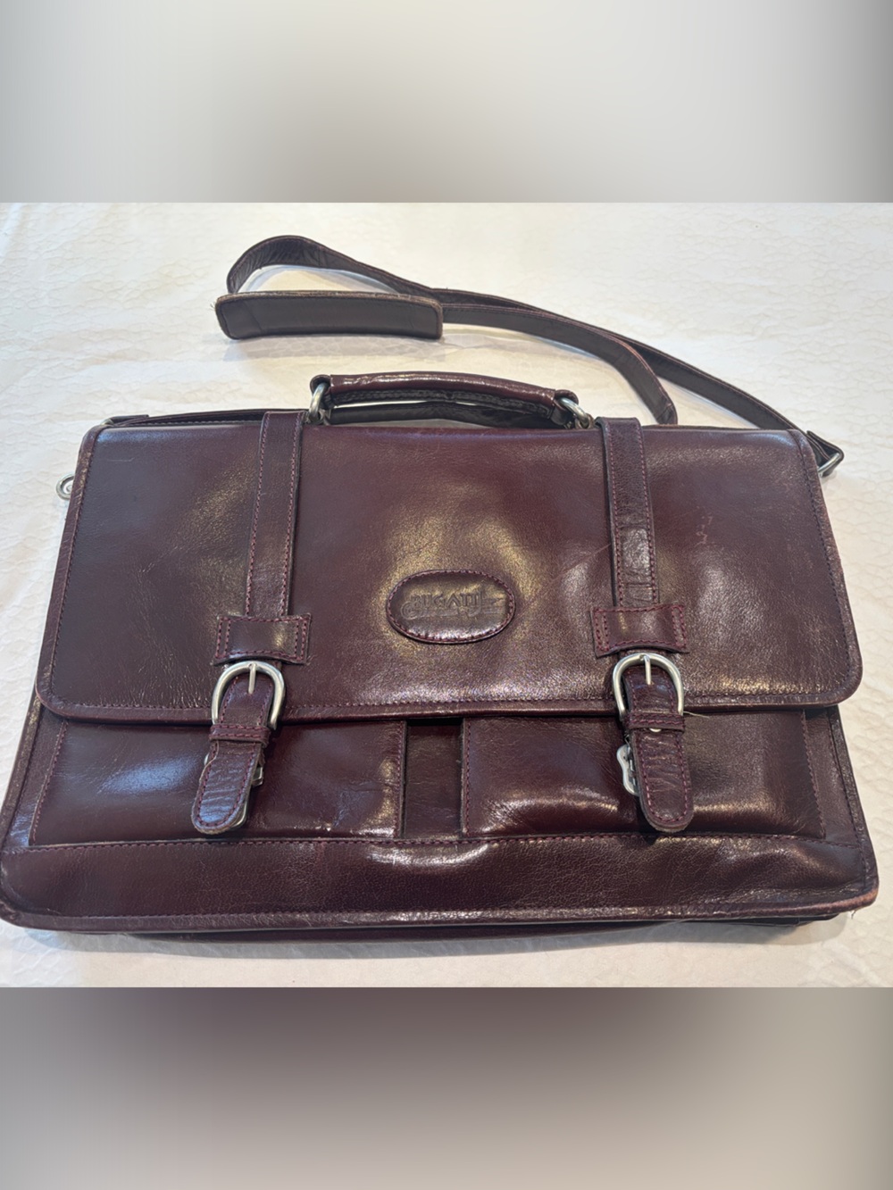 Bugatti Woman Leather Messenger Bag in Dark Burgundy - Classic Professional